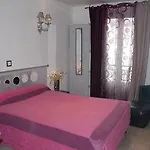 Camelia Prestige - Place De La Nation Hotel 2*