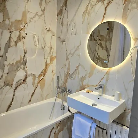 Camelia Prestige - Place De La Nation Hotel 2*
