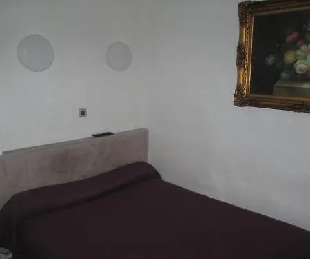 Camelia Prestige - Place De La Nation Szálloda 2*