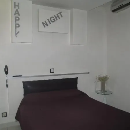 Camelia Prestige - Place De La Nation Hotel 2*