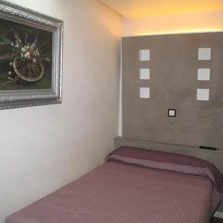 Camelia Prestige - Place De La Nation Hotel